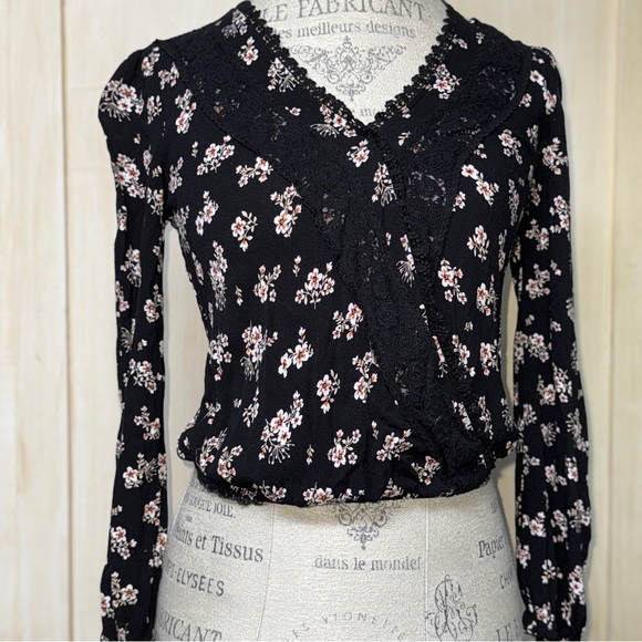 miami Tops - Mi Ami Floral Lace Trim Blouse